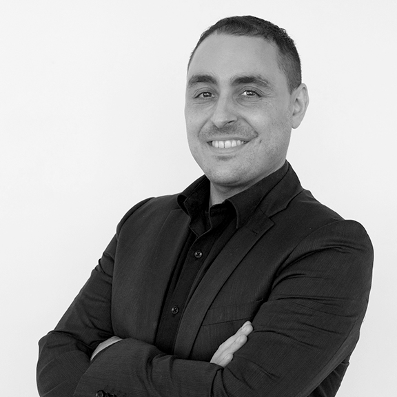 VP OF GROWTH ANTHONY FARGEOT Meet Anthony Fargeot, the pioneer behind Bench’s growth and success. Joining Bench in its infancy in 2013, Anthony’s experience with high-growth start-ups gave him the skills to help Bench become one of the most successful digital agencies in Australia.