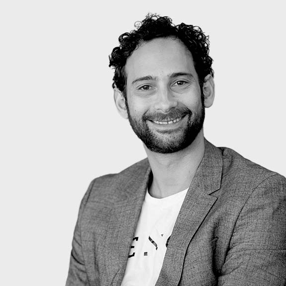 ORI GOLD - CHIEF EXECUTIVE OFFICER An ad tech and martech expert. Driven by the frustration of everyday marketers facing a lack of control and accessibility, Ori co-founded Bench in 2012 to revolutionise the digital advertising landscape.